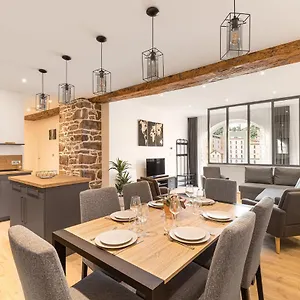  Apartment Design Et Charme, 100m2 Face A La Saone France